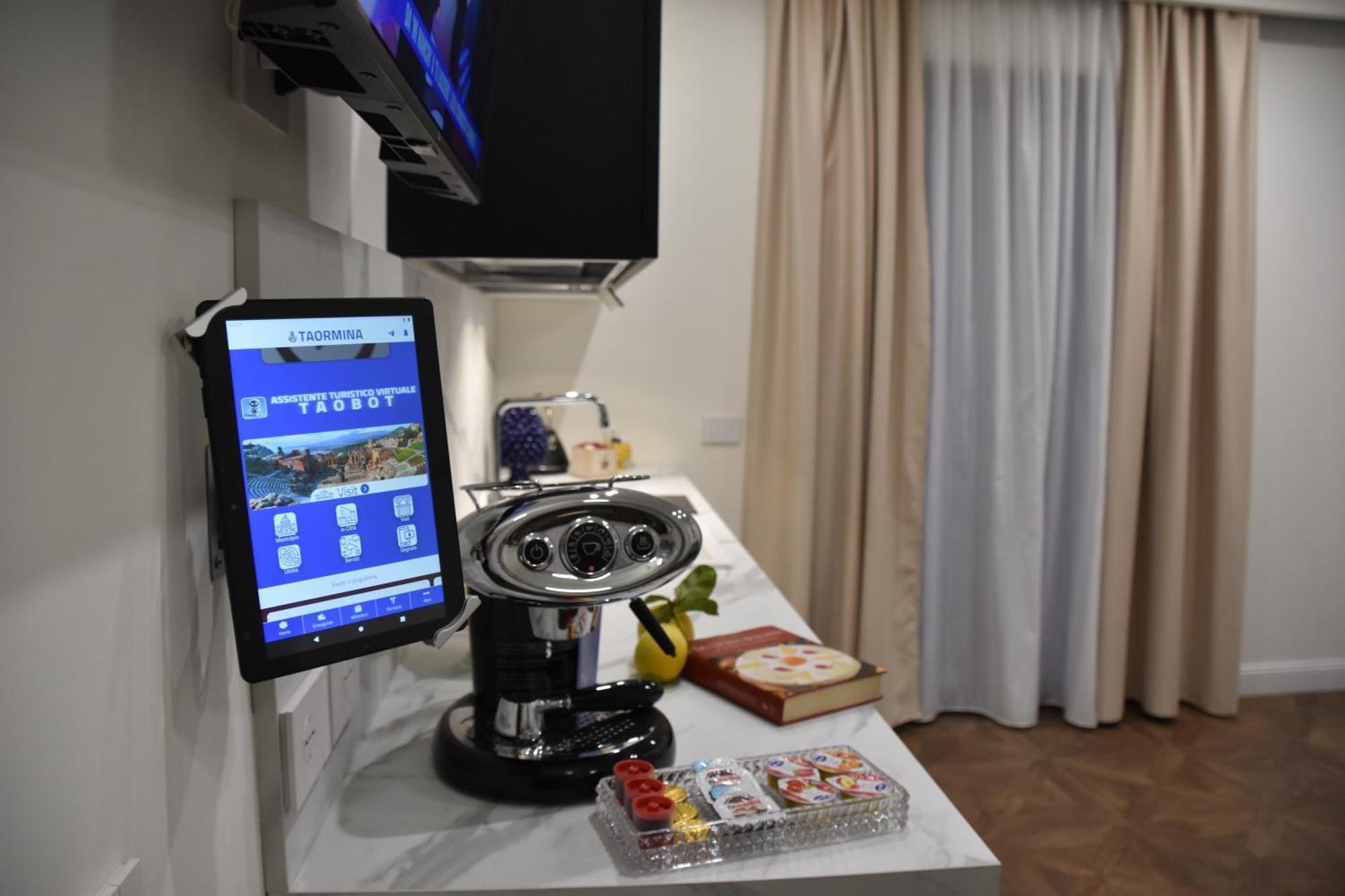 Gloden House Apartments Taormina Room photo